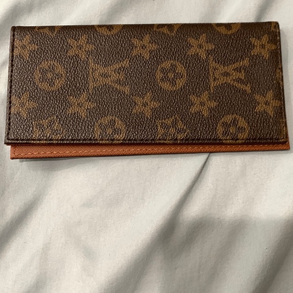 Accessories - Brown checkbook cover with flower design